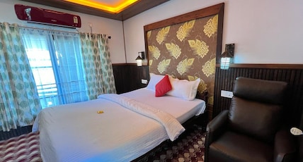 Indraprastham Houseboat Room Type - One Deluxe Room in a Sharing Houseboat Night Stay (Ch-in 5.30Pm to Ch-out 9Am) AC timings from 8 PM Indraprastham Houseboat Room Type - One Deluxe Room in a Sharing Houseboat Night Stay (Ch-in 5.30Pm to Ch-out 9Am) AC timings from 8 PM