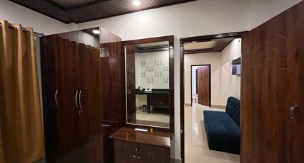 BlissGrace || Adjacent to Vega Circle Mall Room Type - TRIPLE BEDROOM