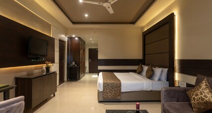Pluz Resort Room Type - DELUX ROOM