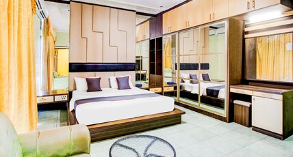 Collection O Batam near DC Mall formerly S Hotel Room Type - Indonesia Suite Double