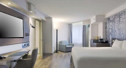 DoubleTree by Hilton Ottawa Downtown Room Type - 1 KNG MOB HEAR ACC RI-SHWR