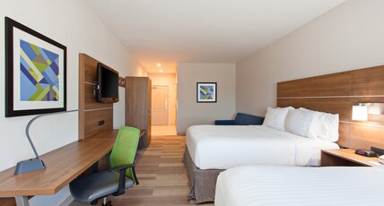 Holiday Inn Express Hotel & Suites Corona Room Type - 2 King Suite Sofa Bed