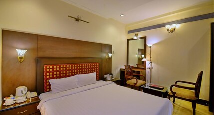 Hotel Avalon In Room Type - Super Deluxe King Bed Room