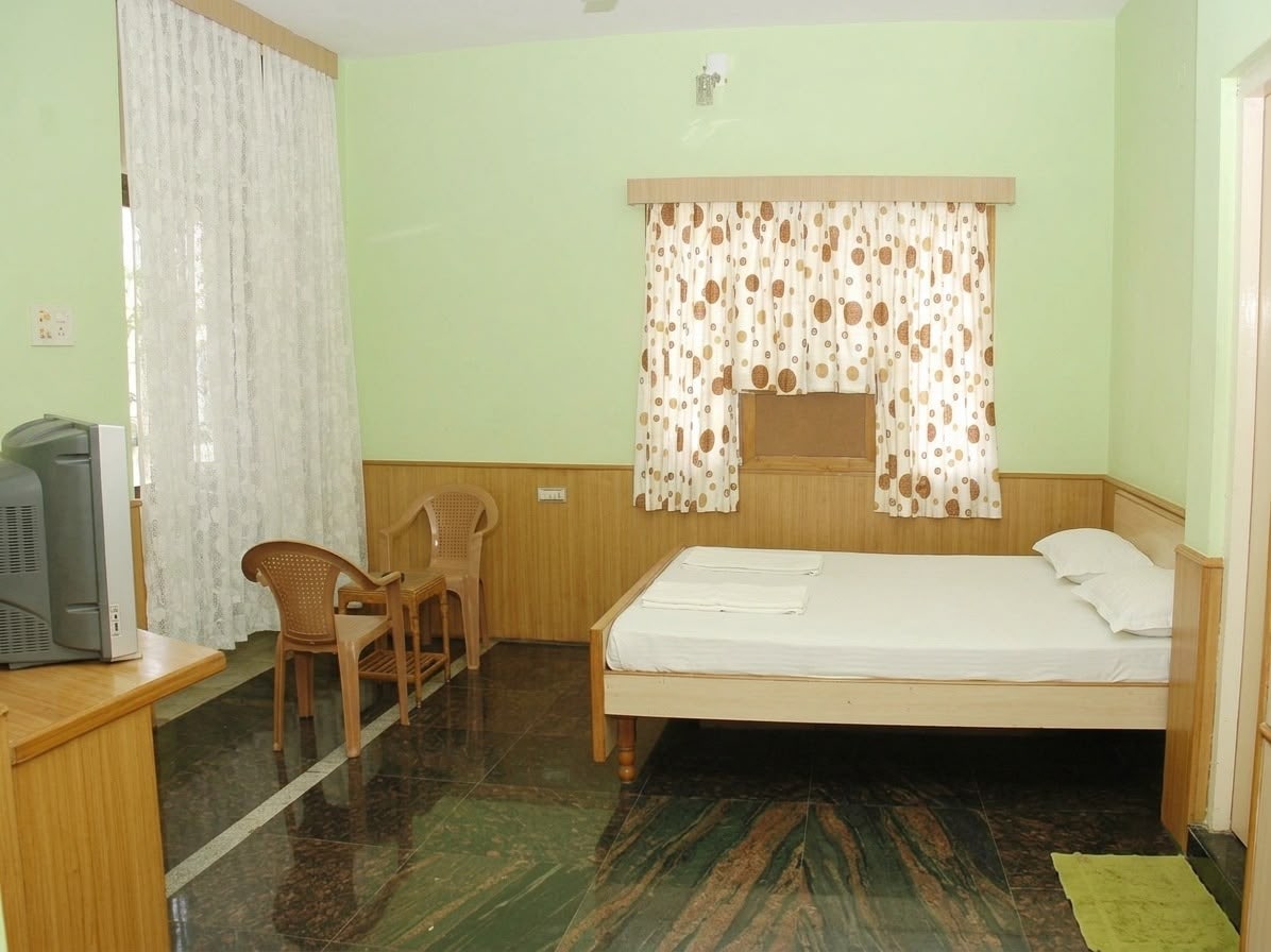 Vinodhara Guest House - Tap to explore photos