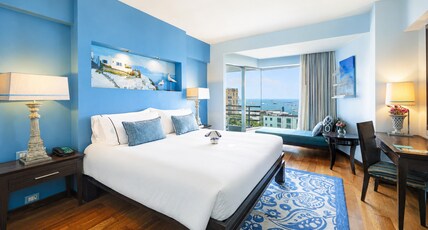 The Bayview Hotel Pattaya Room Type - Deluxe Sea View King Bed