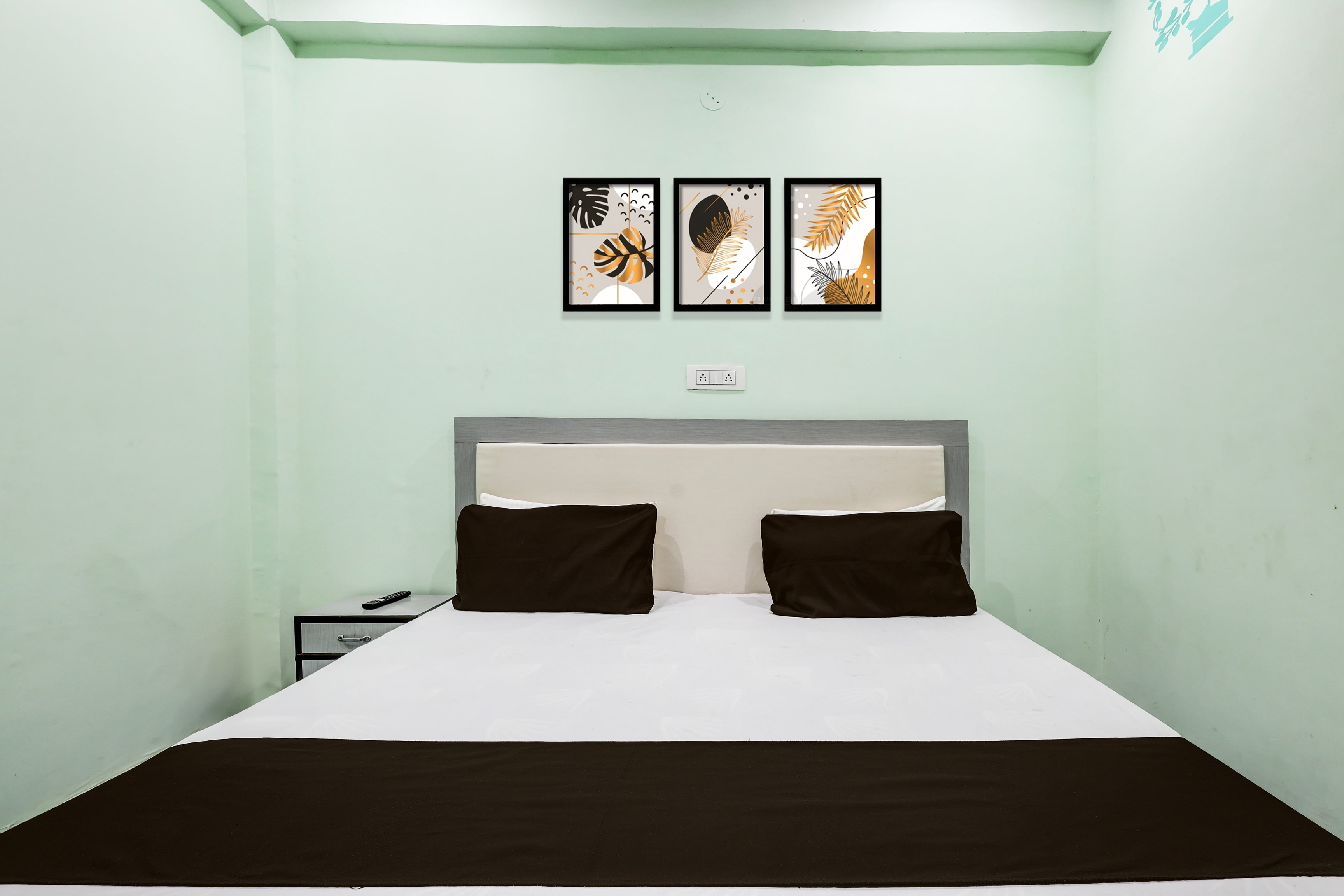 SPOT ON Miraj Hotel - Tap to explore photos