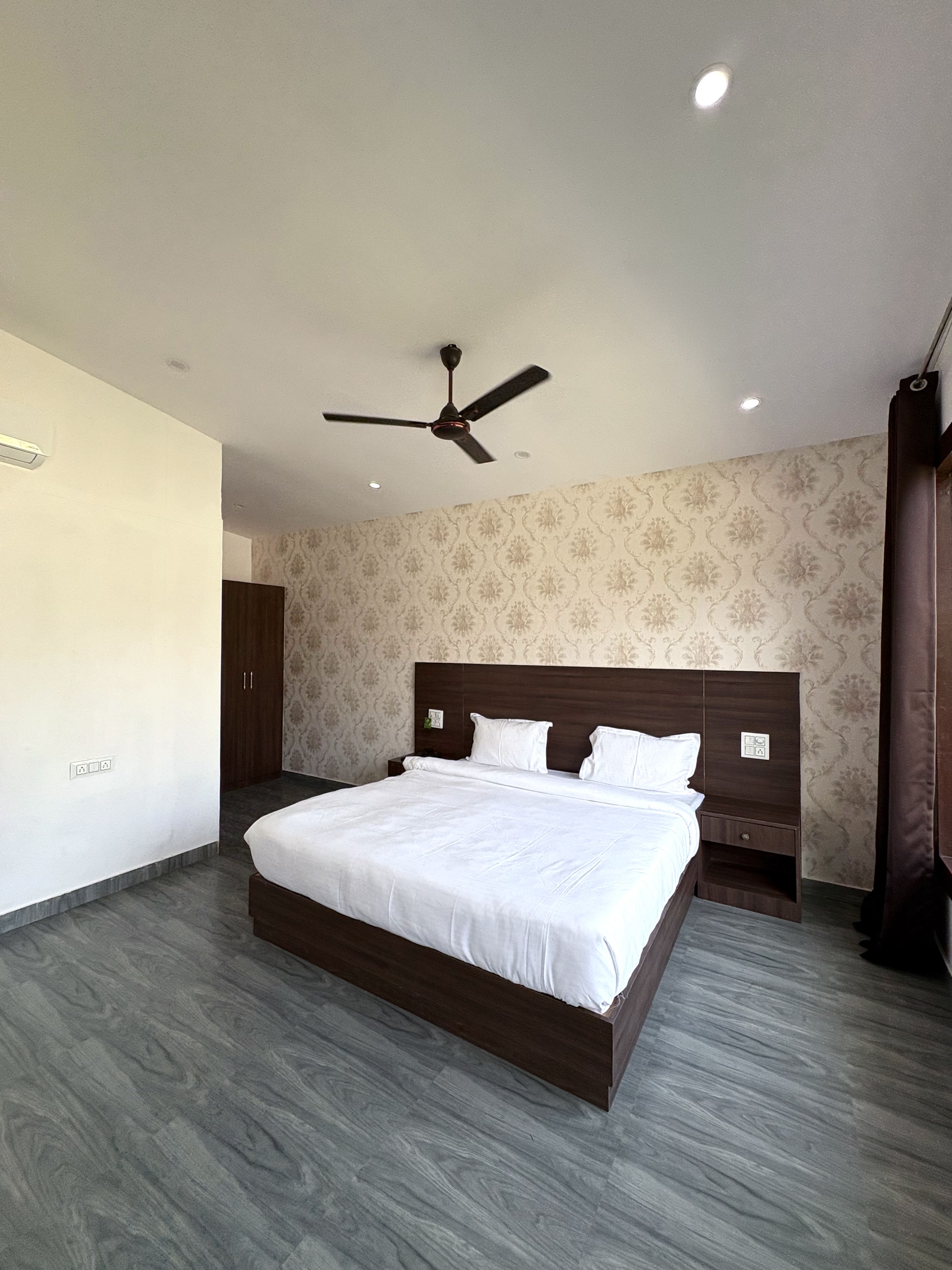 Lampost Boutique Hotel - Tap to explore photos
