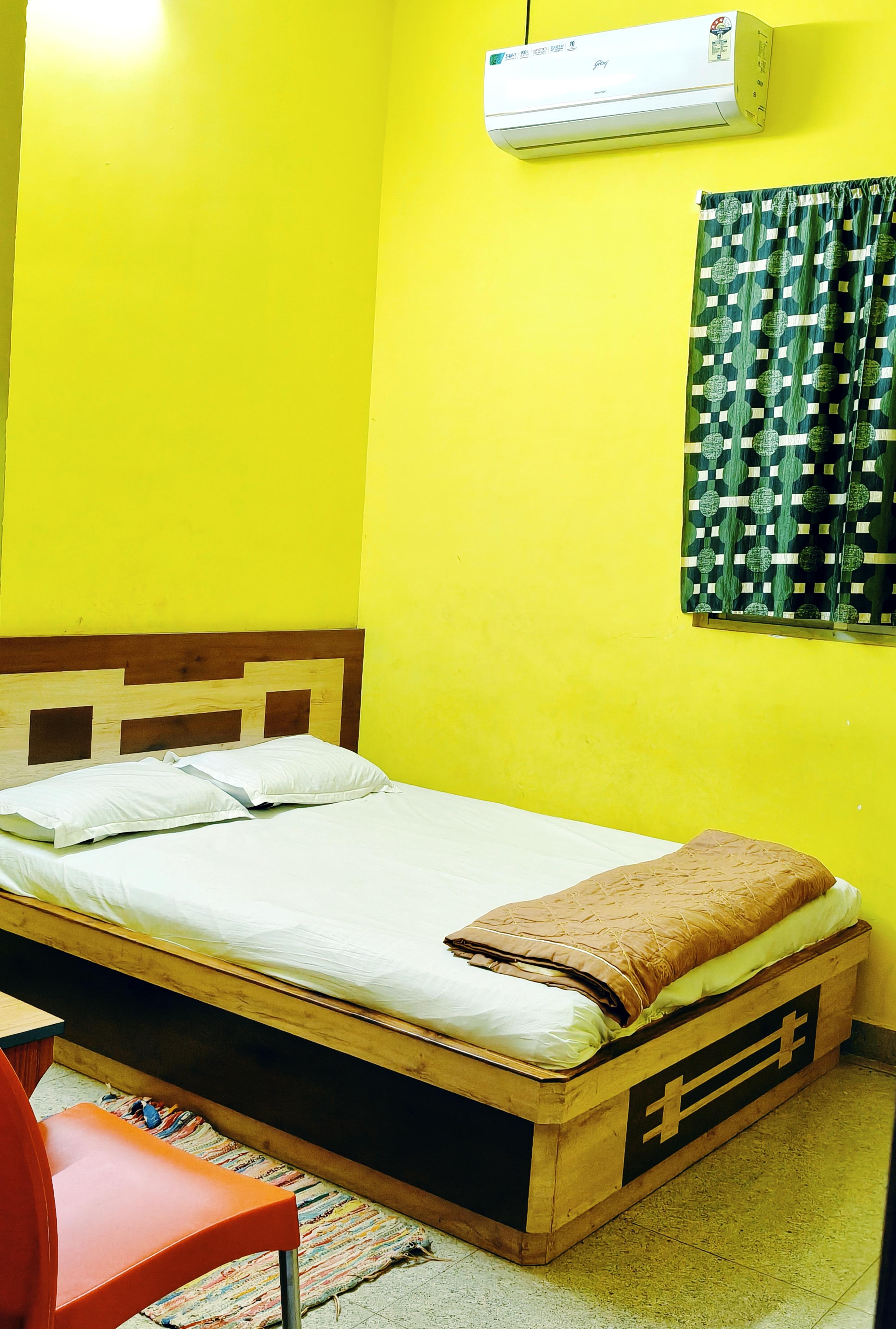 Laxmi Narayan Guest House - Tap to explore photos