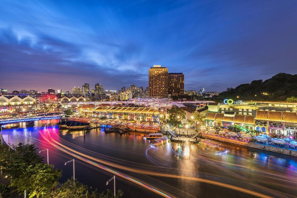 Jayleen Clarke Quay Hotel - Tap to explore photos