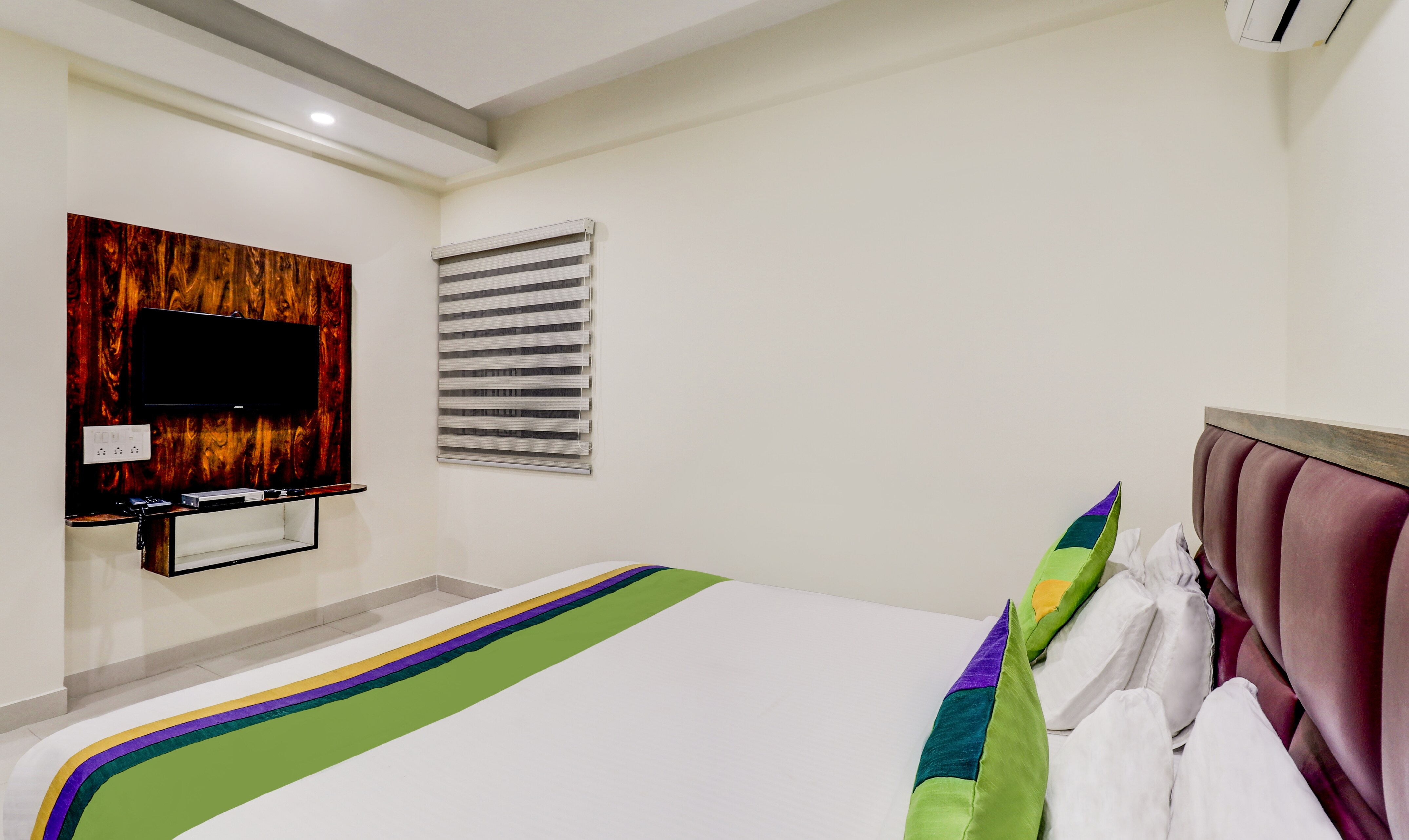 Itsy Hotels Kozy Rooms - Tap to explore photos