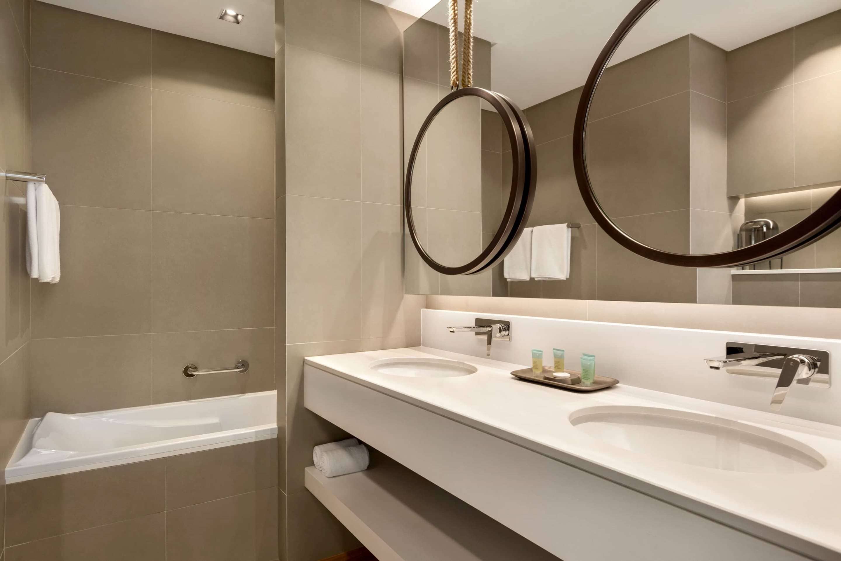 Mercure Dubai Gold District - Tap to explore photos