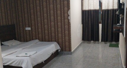 Hotel Rudransh Room Type - Deluxe Room