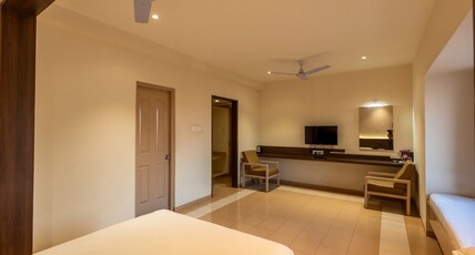Hotel EMS Mayura Room Type - A/C MINI SUITE