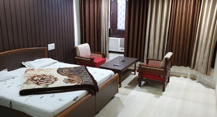 Hotel raj deluxe Room Type - Deluxe Ac Room