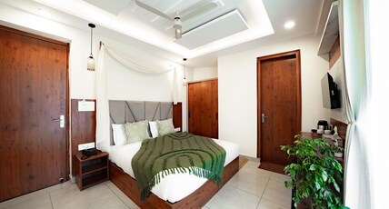 Humming Bird Wellness Stay Room Type - Deluxe Room with Balcony