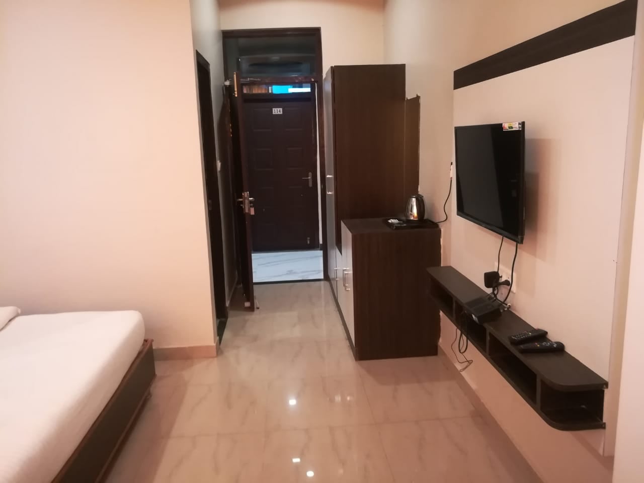 HOTEL BANDHAN - Tap to explore photos
