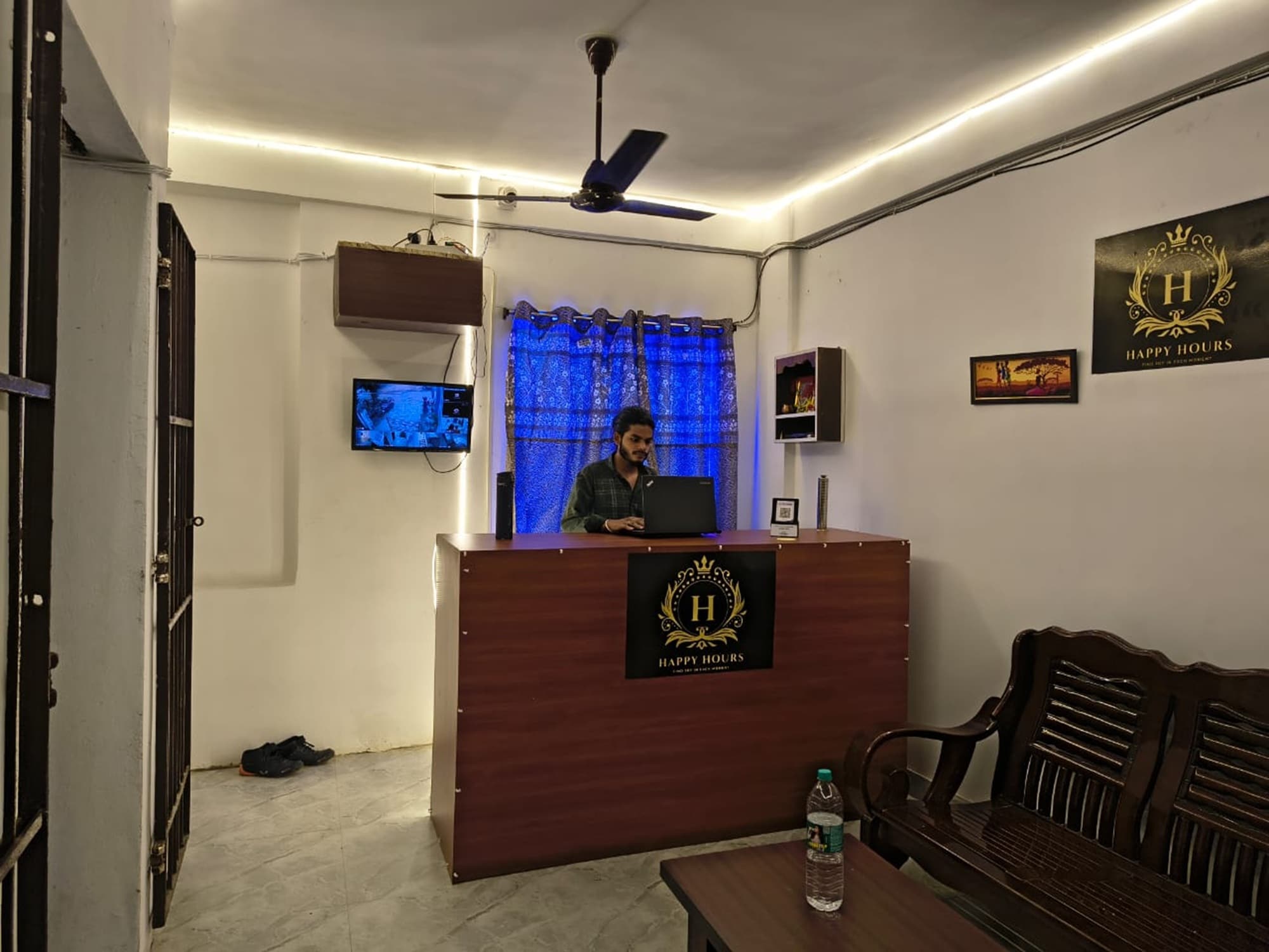 HappyHours - Tap to explore photos