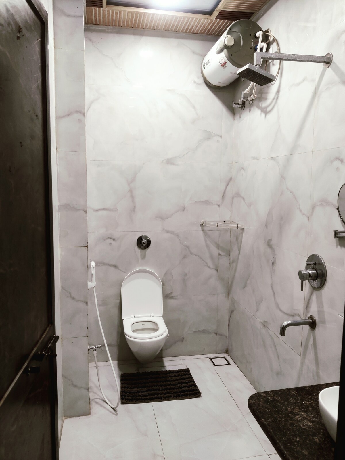 The Nook Ground Floor Suite Pvt Entry AIIMS - Tap to explore photos