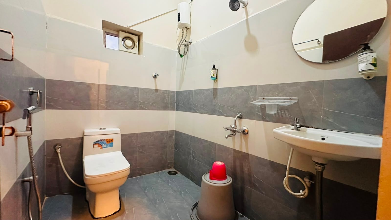 FabHotel Vaishnav Bairagi - Tap to explore photos