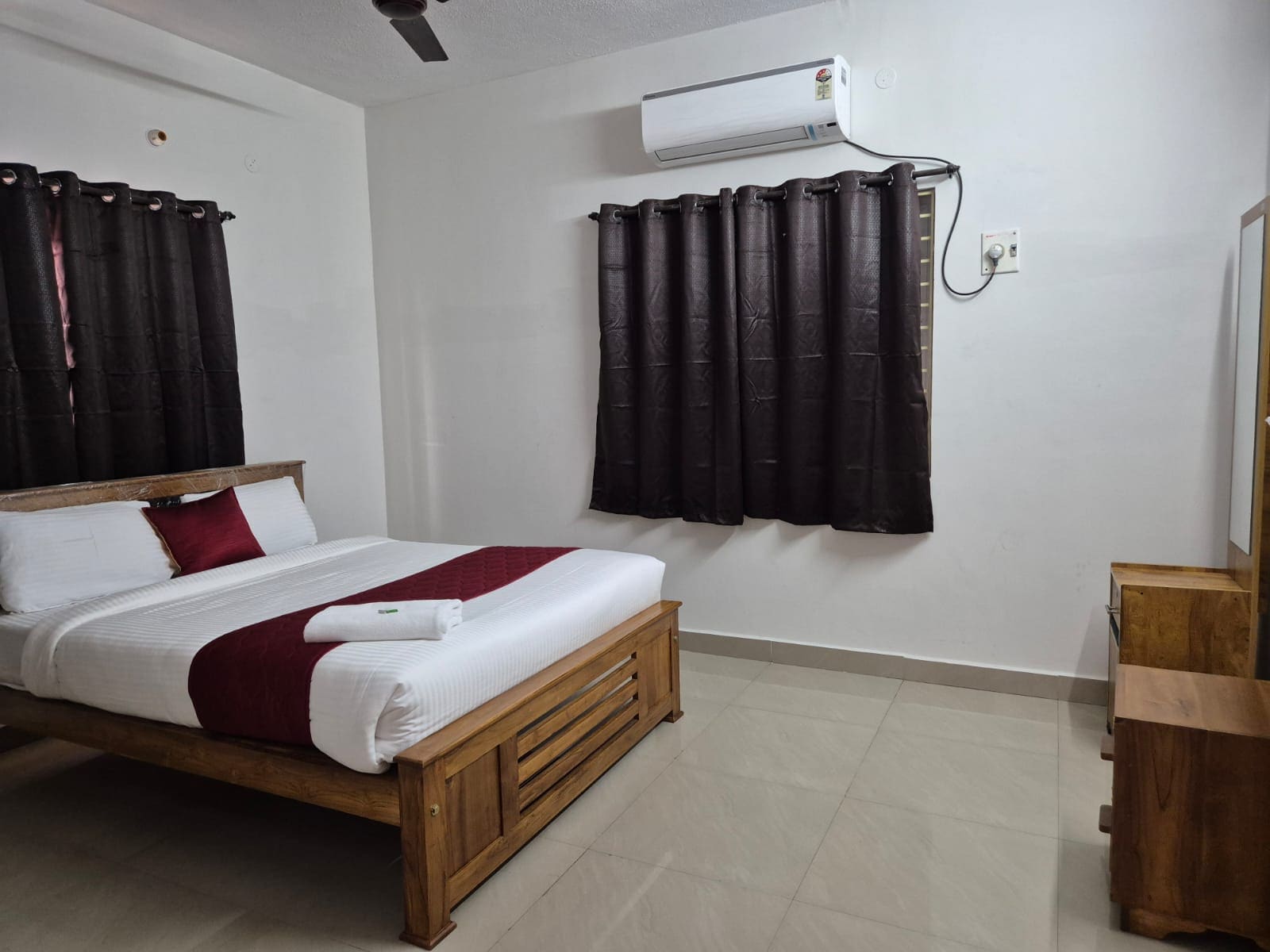 Rivera Nest Service Apartment - Tap to explore photos