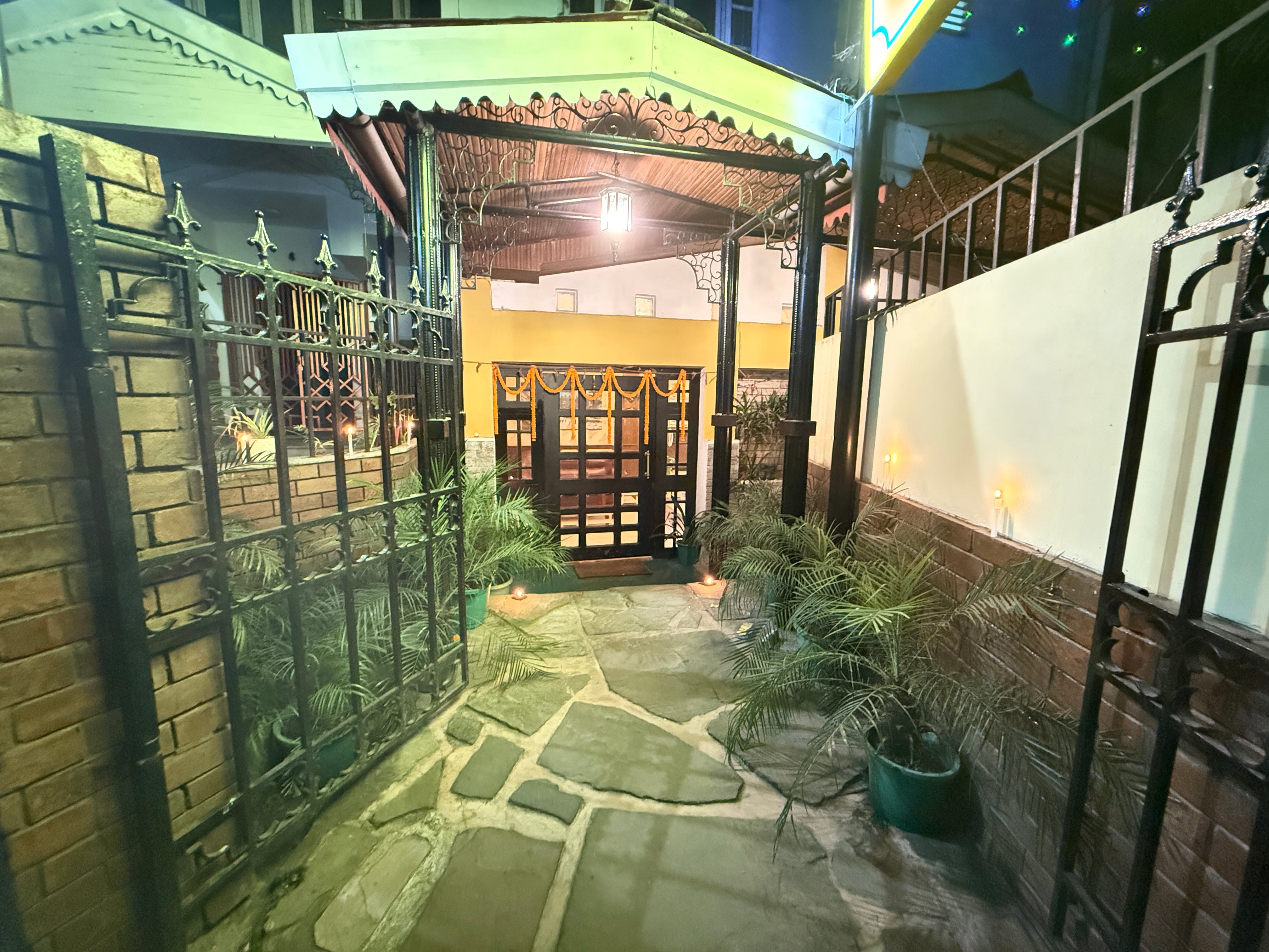 Boutique Hotel Delamere ( (2 min walk to MG Marg) - Tap to explore photos