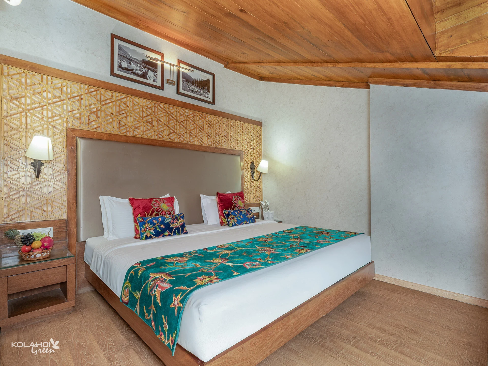 Kolahoi Green Heights  Luxury Retreat Steps from Gulmarg Gondola Room Type - Deluxe Room - Back View