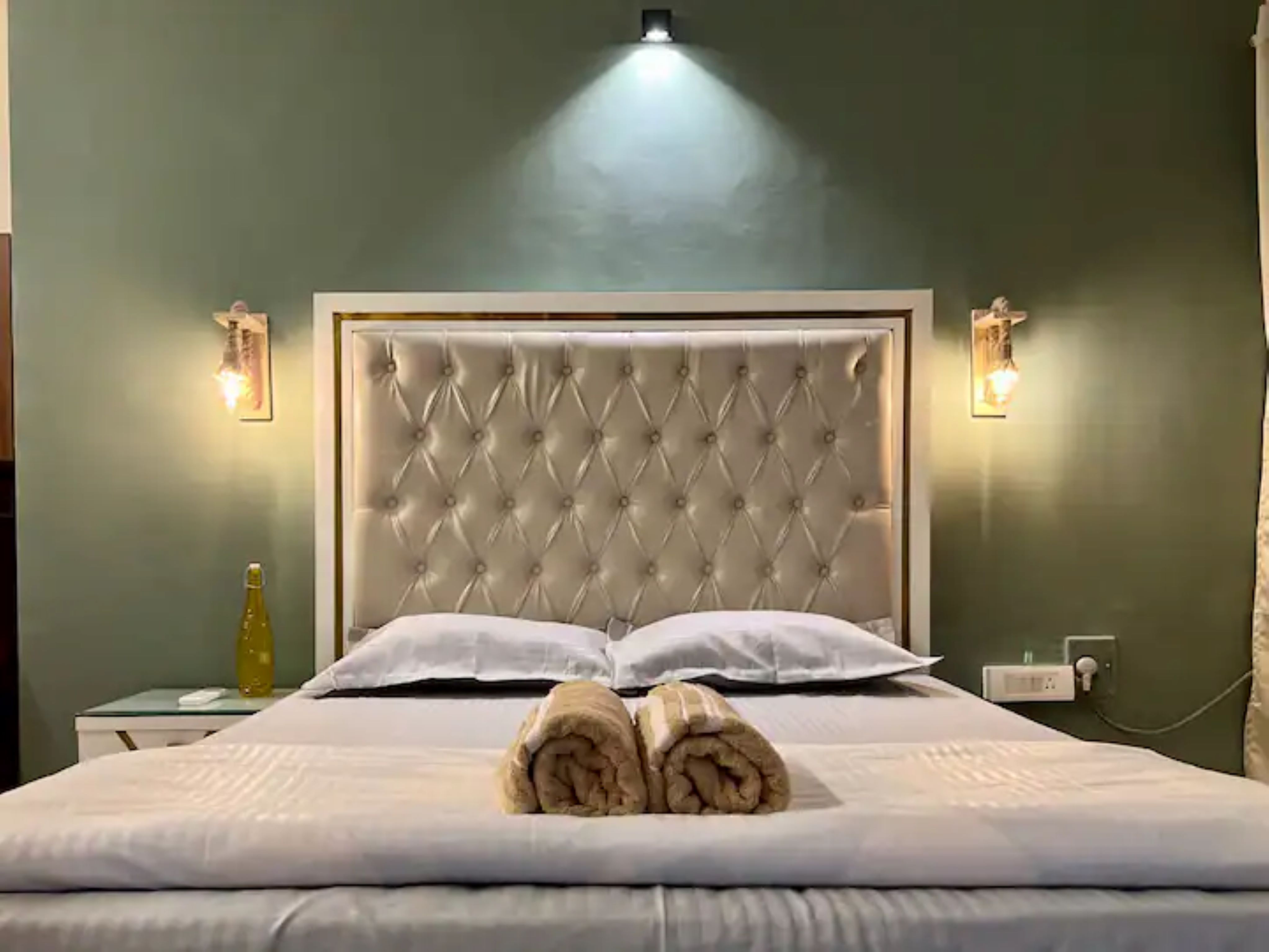 Palmiera By Uncle Jollys Luxury suite in baga - Tap to explore photos
