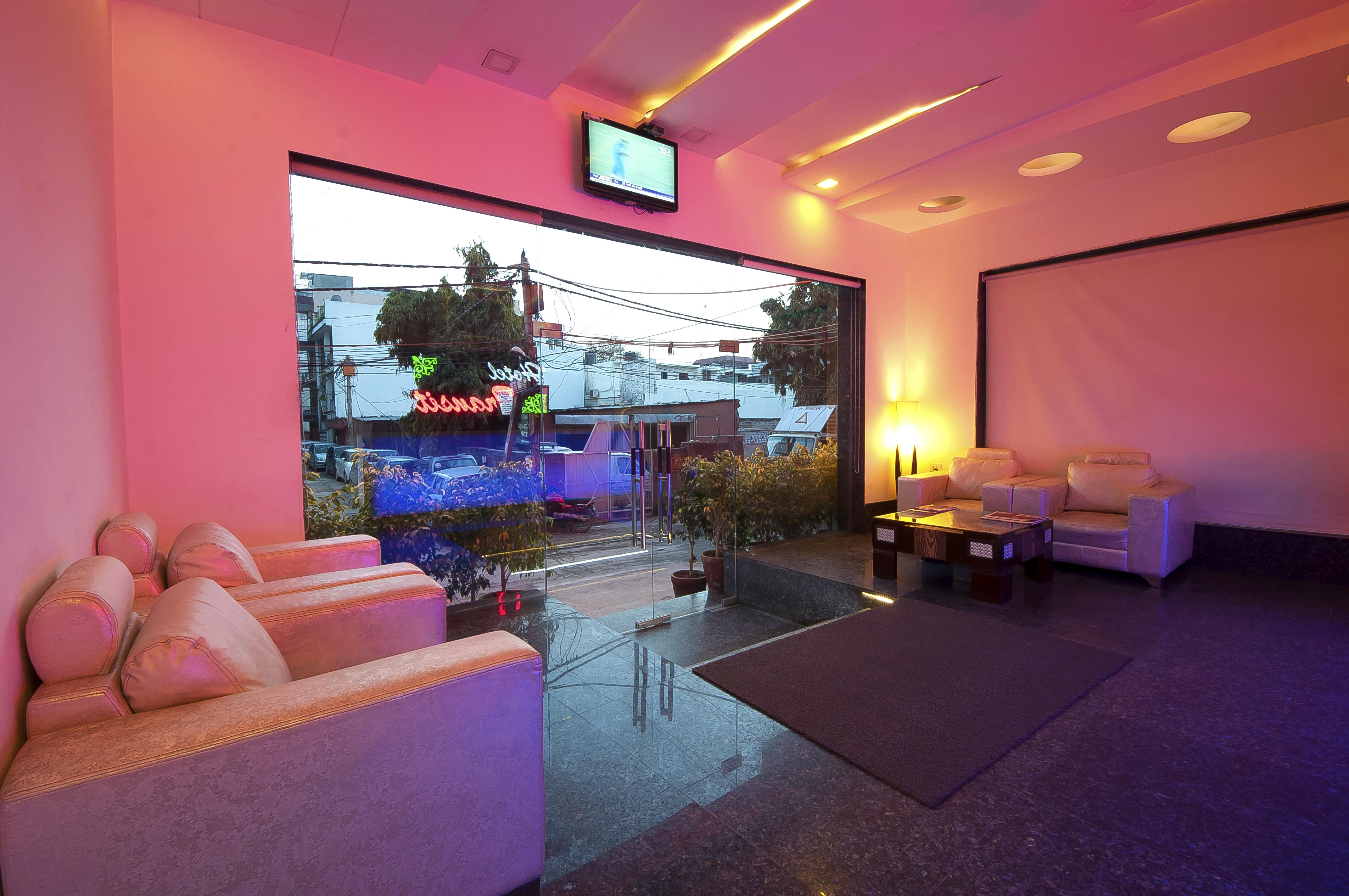 International Transit Homestay - Tap to explore photos