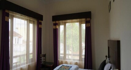 Hotel Ramayana Room Type - Deluxe King room