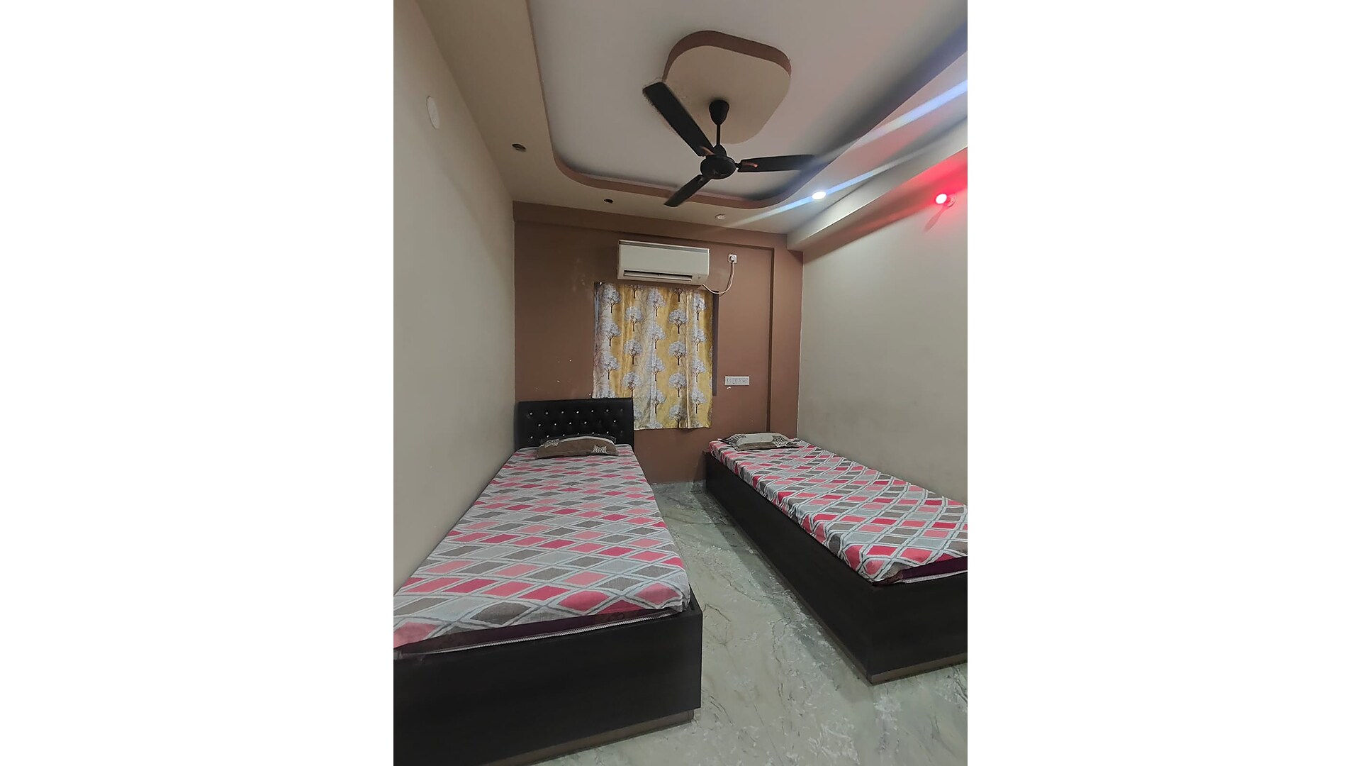 PR Hostel in South Kolkata || Easy access to all Prime Locations - Tap to explore photos