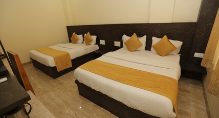 Hotel RAAS Palace - 400 Meter from Jaipur Railway Station Room Type - FAMILY SUITE 2 Bed