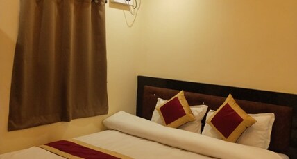 SS Hotel 50 Meters From Gaya Railway Station Room Type - Deluxe Room