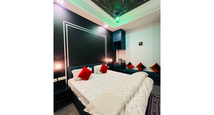 Shiv Kothi Homestay Room Type - Deluxe Room with large bed