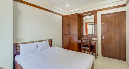 Hotel Shri Nivas (Near Navlakha Bus stand), Indore Room Type - Deluxe Non-Ac Room Hotel Shri Nivas (Near Navlakha Bus stand), Indore Room Type - Deluxe Non-Ac Room