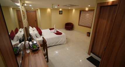 Mahasuara King's Tower, Grand Road Room Type - Premium Suite with Sofa