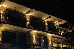 Elegant mountain View Room in Naggar