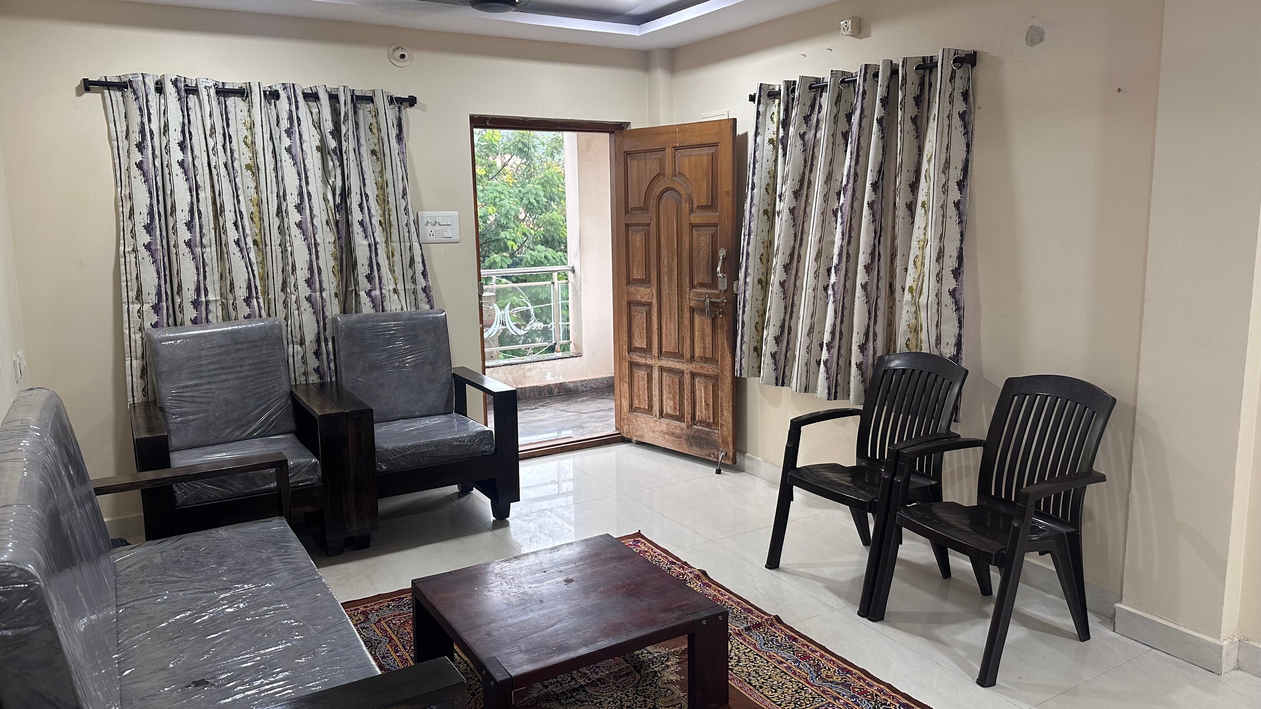 Cozy 2BHK AC Appt MVP double road - Tap to explore photos