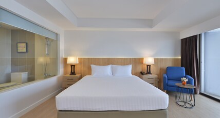D VAREE JOMTIEN BEACH PATTAYA HOTEL Room Type - Premier Deluxe Ocean View with Bathtub & Balcony