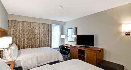 Hampton Inn by Hilton State College Room Type - 2 QUEEN BEDS W MINI FRIDGE