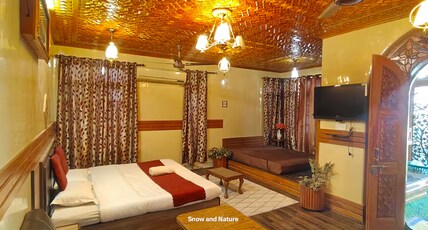 Ainoor Cottage | A Minute Walk to Dal Lake Room Type - Family Suite Room