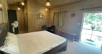 Orchard Hill Retreat | Rooms & Restaurant Room Type - Wooden Deluxe Room