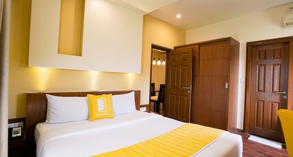 BloomSuites | Electronic City Room Type - Signature Suite King