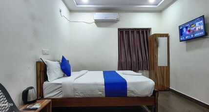 Coconet Hotels Room Type - Deluxe Room with King Bed