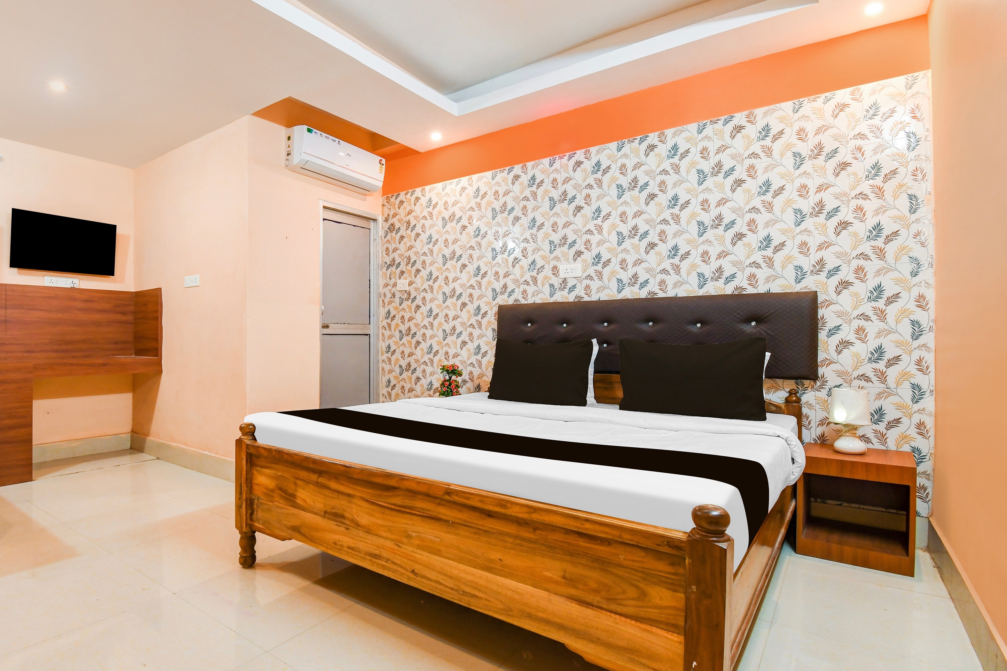 Super Hotel O Dakshin Dwar formerly Radha Krishna Niwas - Tap to explore photos