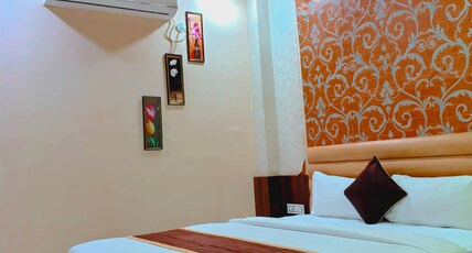 Hotel prakshi palace Room Type - Deluxe Room
