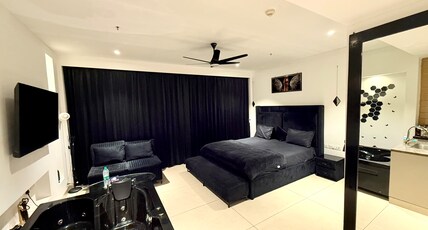 High Rise Luxe Studios at M3M One Key Room Type - Luxe black Jacuzzi Charming Studio High Rise Luxe Studios at M3M One Key Room Type - Luxe black Jacuzzi Charming Studio