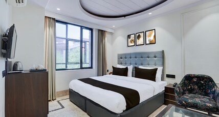 Super Townhouse Karol Bagh Formerly Hotel Unistar Room Type - Deluxe with Twin Bed
