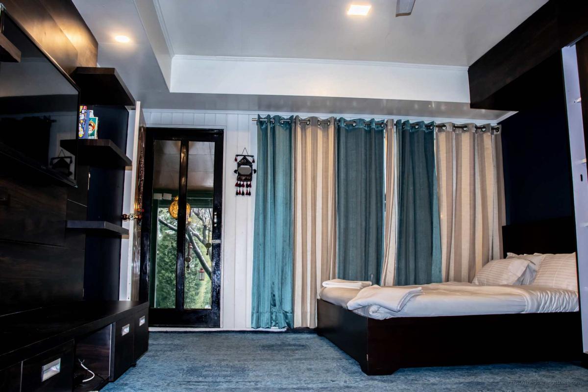 Downing Street - Tap to explore photos