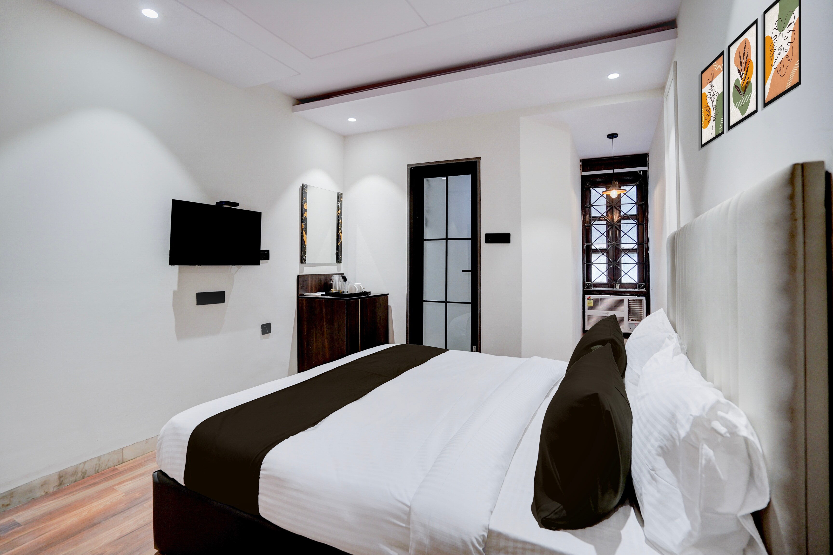 Townhouse Karol Bagh Formerly Hotel Unistar - Tap to explore photos