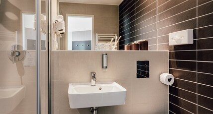 Garner Hotel BERLIN - CHARLOTTENBURG Room Type - 2 Single Premium Single Sofa Bed up to 3 adults